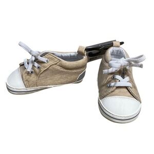 NWT Carter's Classic Tan Baby Shoes Size 6-9M‎ | Pre-Walker Sneakers
